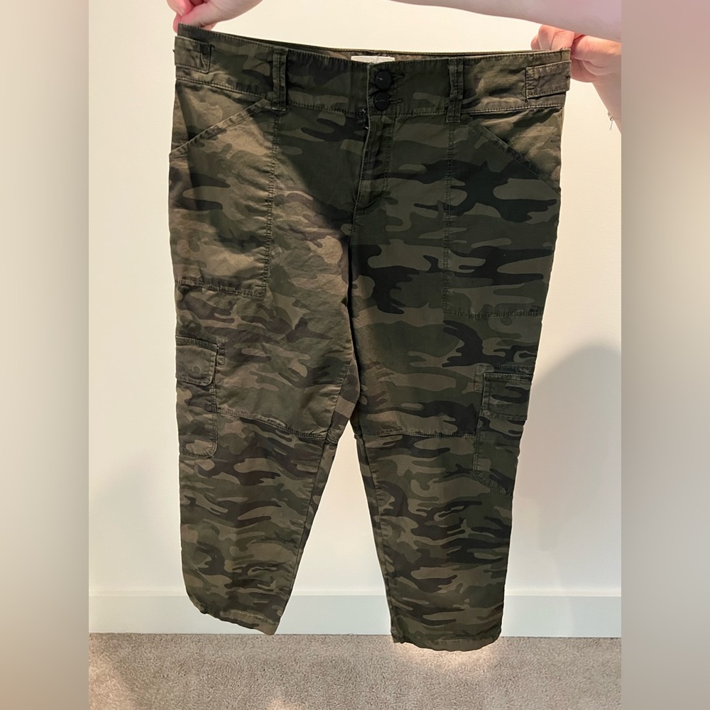 Sanctuary Green Camo Cargo Pants‎ size 28P